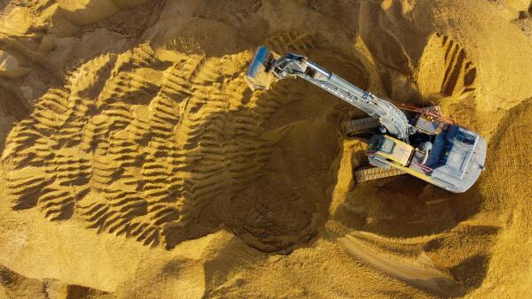 Sulfur with machinery crain